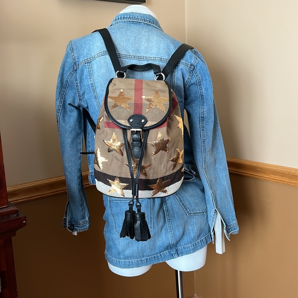 A 417- 💯 % authentic Burberry backpack bag - Picture 2 of 3